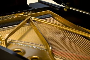 Steinway_Grand_Piano_Iron_Plates_and_Strings
